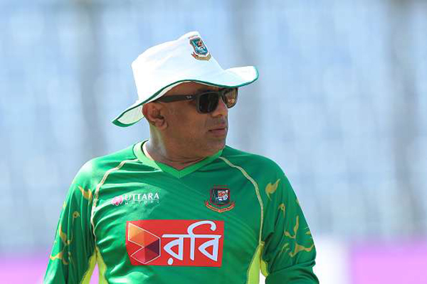 হাথুরুসিংহেকে পেতে মরিয়া শ্রীলঙ্কা