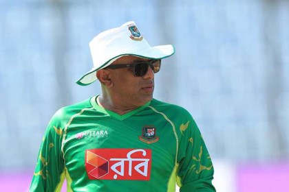 হাথুরুসিংহেকে পেতে মরিয়া শ্রীলঙ্কা