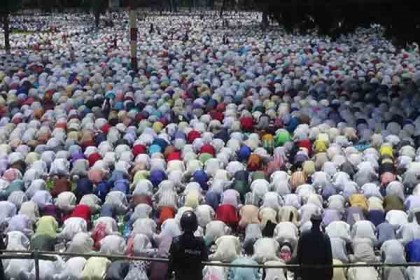 শোলাকিয়ায় লাখো মুসল্লির নামাজ আদায়