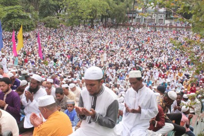 সিলেটে লাখো মুসল্লির ঈদের নামাজ আদায়