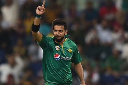 ইমরান তাহিরকে টপকে শীর্ষে ইমাদ ওয়াসিম