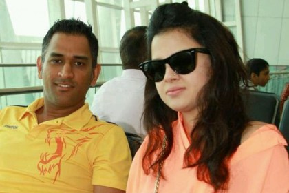 ধোনির স্ত্রী সাক্ষীর নাকি দুই ছেলেও রয়েছে!