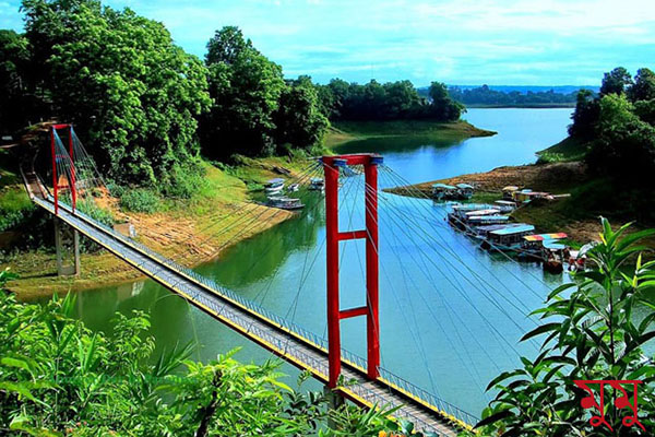 পাহাড় ধস কেড়ে নিলো ঈদের আমেজ