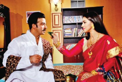 দর্শক টেনে হল মালিকদের জবাব দিচ্ছে 'রাজনীতি'