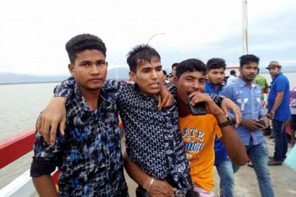 নাফ নদীতে নৌকাডুবি, নিখোঁজ ৩