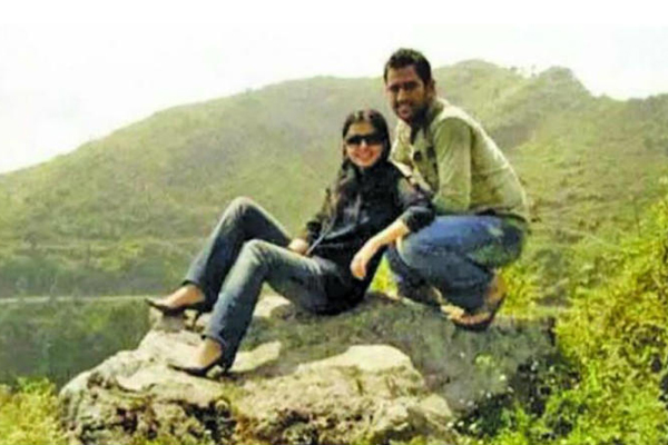 ধোনির প্রথম বান্ধবীর ছবি ভাইরাল!