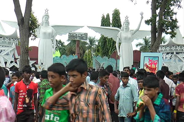 ঈদে দিনাজপুরের বিনোদন কেন্দ্রগুলোতে উপচে পড়া ভিড়