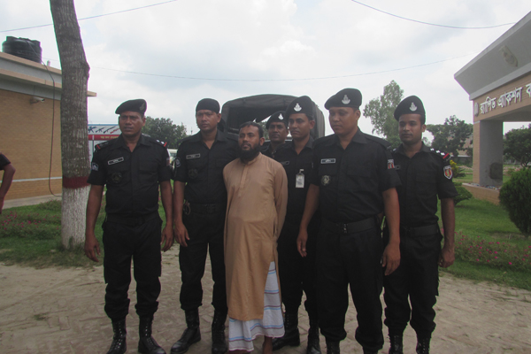 সিরাজগঞ্জে পলাতক জেএমবি সদস্য গ্রেফতার