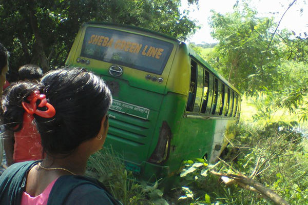 গোপালগঞ্জে সড়ক দুর্ঘটনায় নিহত ৫, আহত ১৫