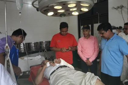 নোয়াখালীতে সড়ক দুর্ঘটনায় সাংবাদিকসহ গুরুতর আহত ২