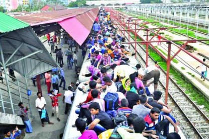 চট্টগ্রামে শনি-রবিবার যাত্রীদের চাপ বাড়বে ট্রেনে 