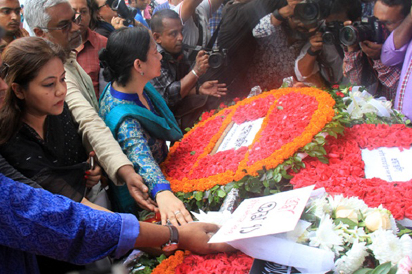শ্রদ্ধা ও ভালোবাসায় হলি আর্টিজানে নিহতদের স্মরণ