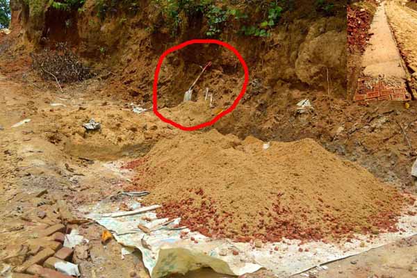 এবার রাস্তা ঢালাইয়ের কাজে বালির পরিবর্তে পাহাড়ের মাটি!

