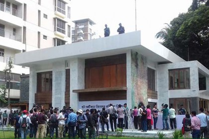 শ্রদ্ধা জানাতে উন্মুক্ত সেই হলি আর্টিজান রেস্তোরাঁ