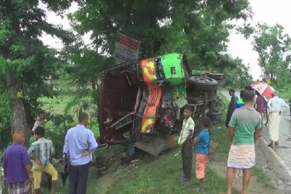 দিনাজপুরে পৃথক দু'টি সড়ক দুর্ঘটনায় নিহত ১, আহত ৪০