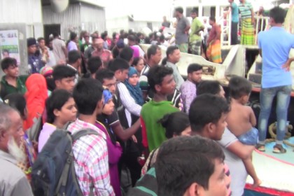 শিমুলিয়া-কাঠালবাড়ি নৌরুটে কর্মস্থলমুখি মানুষের চাপ