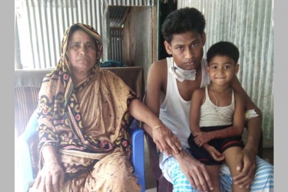 ছেলেকে বাঁচাতে মায়ের আকুতি