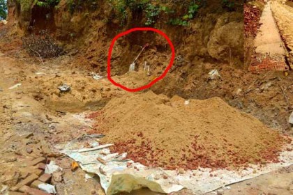 এবার রাস্তা ঢালাইয়ের কাজে বালির পরিবর্তে পাহাড়ের মাটি!

