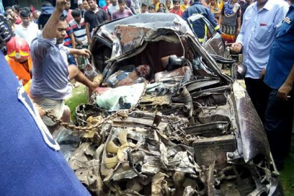 আশুলিয়া ও ধামরাইয়ে পৃথক সড়ক দুর্ঘটনায় নিহত ২, আহত ১০