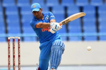 নিজেকে মদের সঙ্গে তুলনা করলেন ধোনি!
