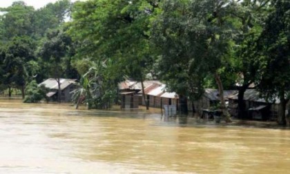 ত্রাণ নিয়ে আওয়ামী লীগ প্রতিনিধি দলের মৌলভীবাজার যাত্রা