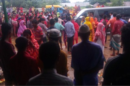 ভালুকায় বকেয়া বেতন ও ফ্যাক্টরি বন্ধের প্রতিবাদে শ্রমিকদের বিক্ষোভ  