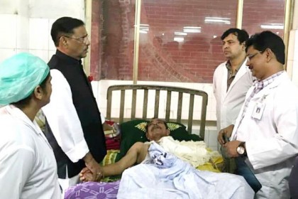 সাংবাদিক ইউসুফকে দেখতে হাসপাতালে সেতুমন্ত্রী