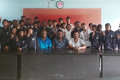 মাঠে ওরা ৩৩ জন, হতে চান মুস্তাফিজ-সৌম্য!
