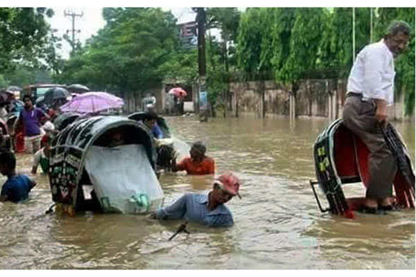 মুষলধারে বৃষ্টিতে দুর্ভোগে চট্টগ্রামবাসী