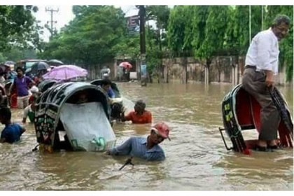 মুষলধারে বৃষ্টিতে দুর্ভোগে চট্টগ্রামবাসী
