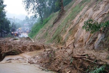 পাহাড়ি ঢলে প্লাবিত লামা, গৃহবন্দি প্রায় ১০ হাজার মানুষ 