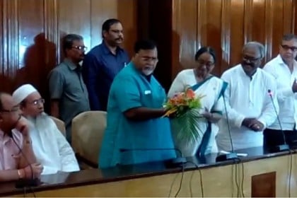 তৃণমূল, কংগ্রেস, বামেদের সমর্থন চাইলেন মীরা কুমার
