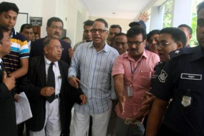 ৪ মামলায় টুকুর আদালতে হাজিরা, জামিন বহাল