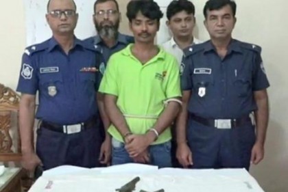 
লক্ষ্মীপুরে অস্ত্র ও গুলিসহ ১৫ মামলার আসামি গ্রেফতার 
