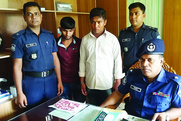 চৌদ্দগ্রামে দুই যুবকের পায়ুপথে মিললো ১৯৫০ পিস ইয়াবা
