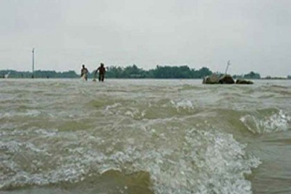 বগুড়ায় যমুনার পানি বৃদ্ধি, নিরাপদ আশ্রয়ের খোঁজে মানুষ