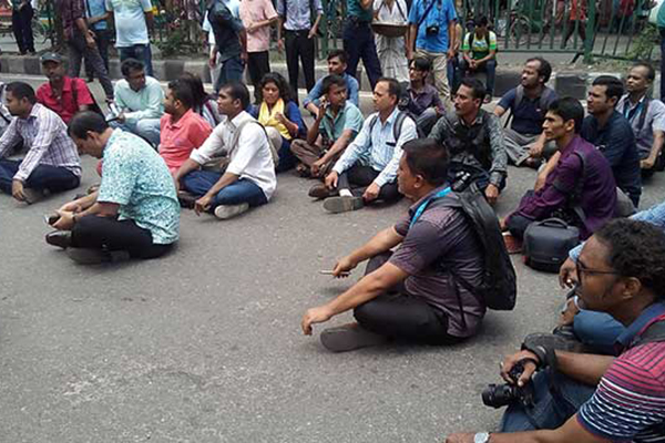 ২৪ ঘণ্টার মধ্যে আশিকের মুক্তির দাবি সাংবাদিকদের