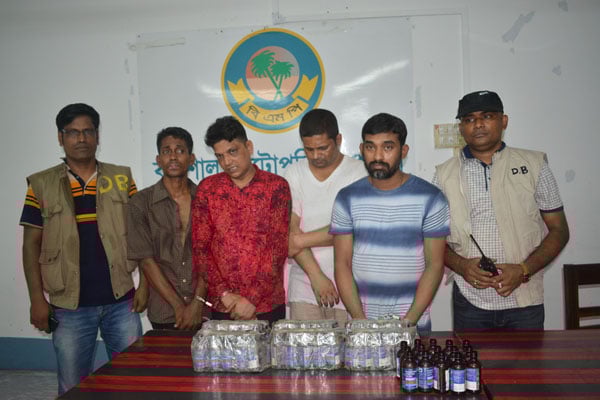 বরিশালে ফেন্সিডিলসহ আটক ৬ 
