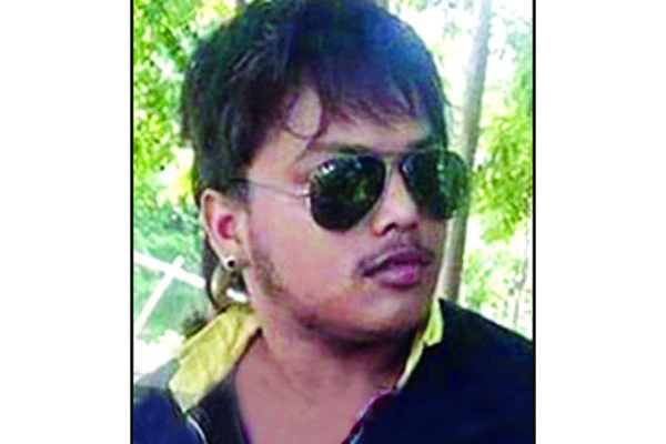 ভিডিও নয় একটি আপত্তিকর সেলফি আছে, দাবি ইভানের