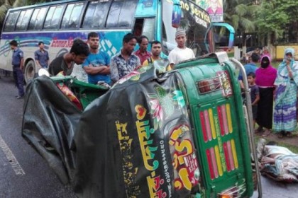 রায়পুরে বাস-সিএনজির মুখোমুখি সংঘর্ষে নিহত ১
