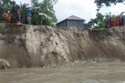 সিরাজগঞ্জে বিপদসীমার উপরে যমুনার পানি