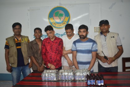 বরিশালে ফেন্সিডিলসহ আটক ৬ 