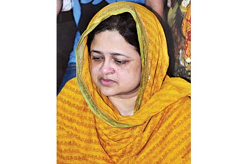 লন্ডন যেতে 'বাধা' পেয়ে হাইকোর্টে ইলিয়াস পত্নীর রিট