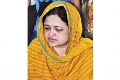 লন্ডন যেতে 'বাধা' পেয়ে হাইকোর্টে ইলিয়াস পত্নীর রিট