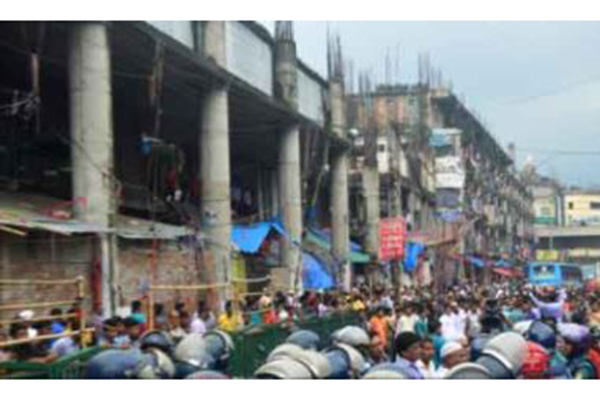 গুলিস্তানে অবৈধ স্থাপনা উচ্ছেদে অভিযান
