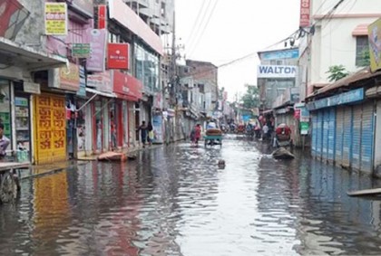 পানির নিচে খিলক্ষেতের প্রধান সড়ক