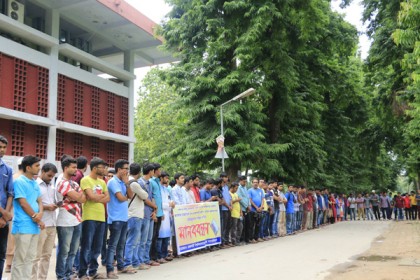 রাবিতে সাংবাদিক মারধরকারীদের 
গ্রেফতারে ২৪ ঘণ্টার আল্টিমেটাম