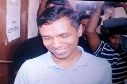 মামলার খোঁজ নিতে চট্টগ্রামের ডিবি কার্যালয়ে বাবুল আক্তার