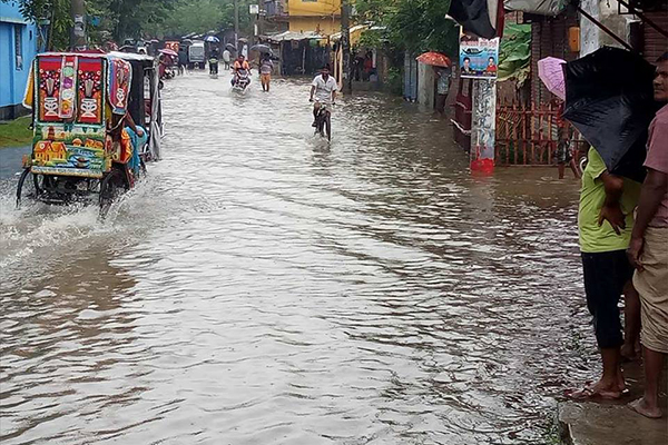 পানিতে ভাসছে রাজশাহী মহানগরী