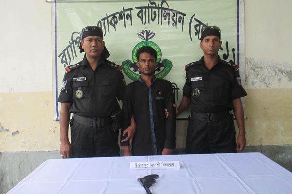 নোয়াখালীতে অস্ত্রসহ একজনকে আটক করেছে র‌্যাব